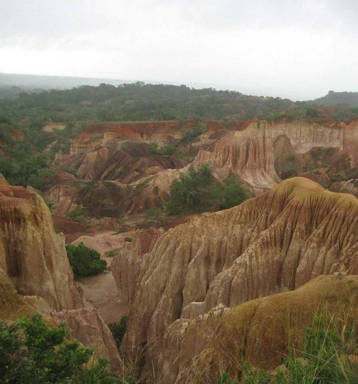 Formazioni di arenaria nel canyon di Hell's Kitchen a Marafa